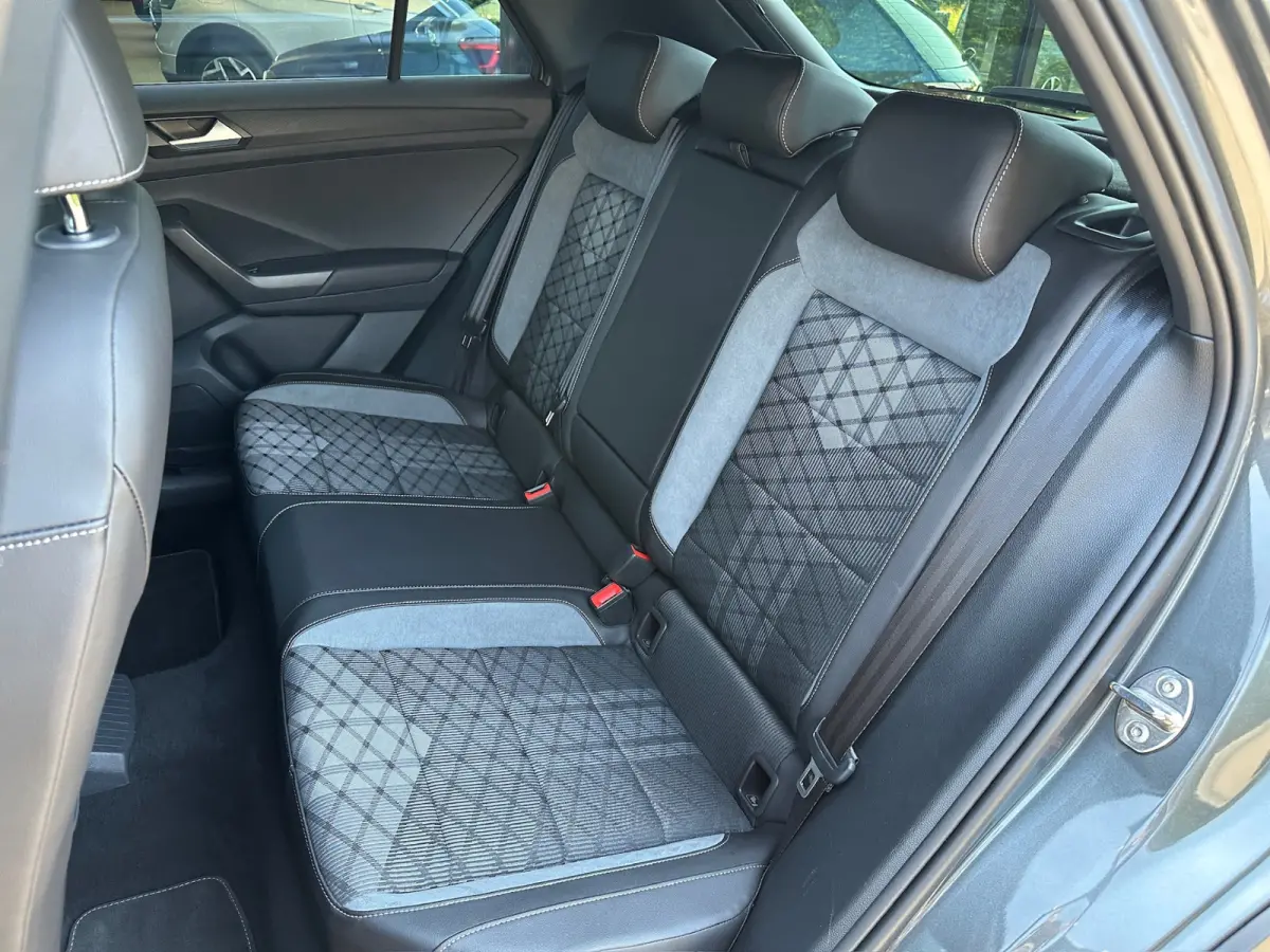 1.5 TSI 150pk DSG R-Line | Camera | Keyless | Elek. Achterklep | Dode hoek | Rijklaar incl. 1 jaar Bovag garantie