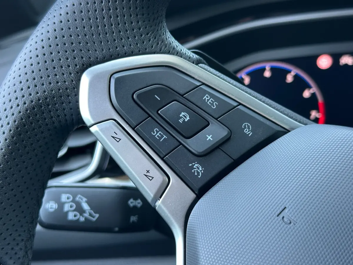 1.5 TSI 150pk DSG R-Line | Camera | Keyless | Elek. Achterklep | Dode hoek | Rijklaar incl. 1 jaar Bovag garantie