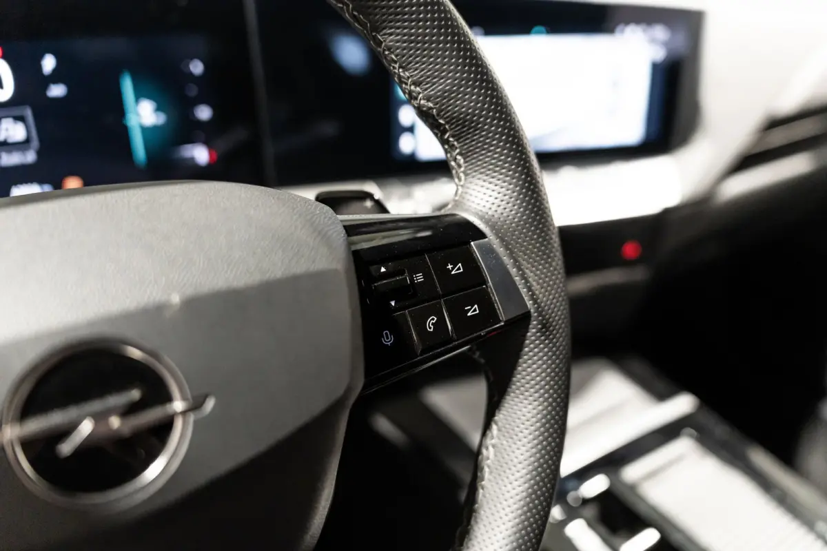 1.2 GS Line Automaat LED NAVI 360 CAMERA