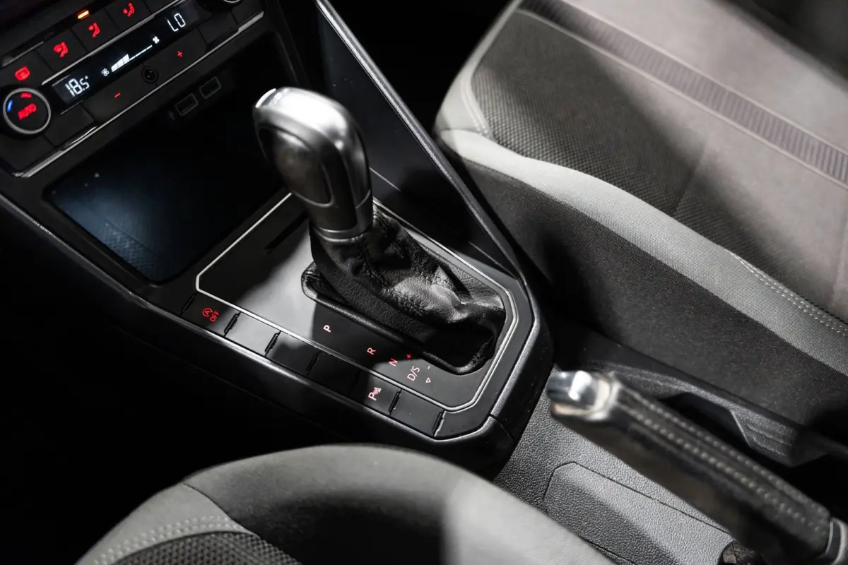 1.0 TSI R-line DSG NAVI CAMERA CRUISE