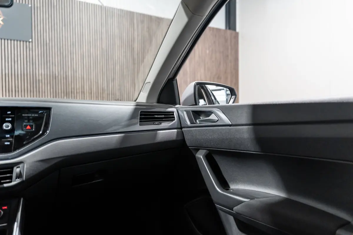 1.0 TSI R-line DSG NAVI CAMERA CRUISE