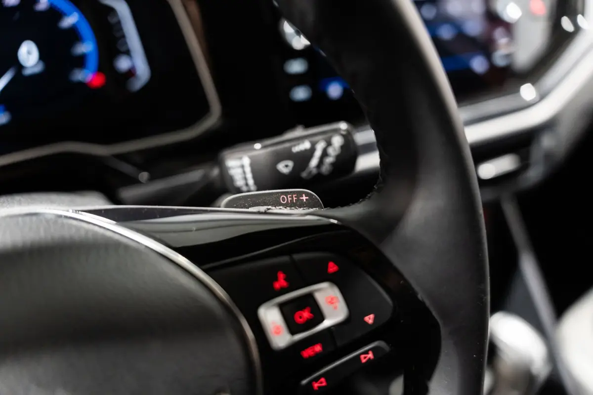 1.0 TSI R-line DSG NAVI CAMERA CRUISE