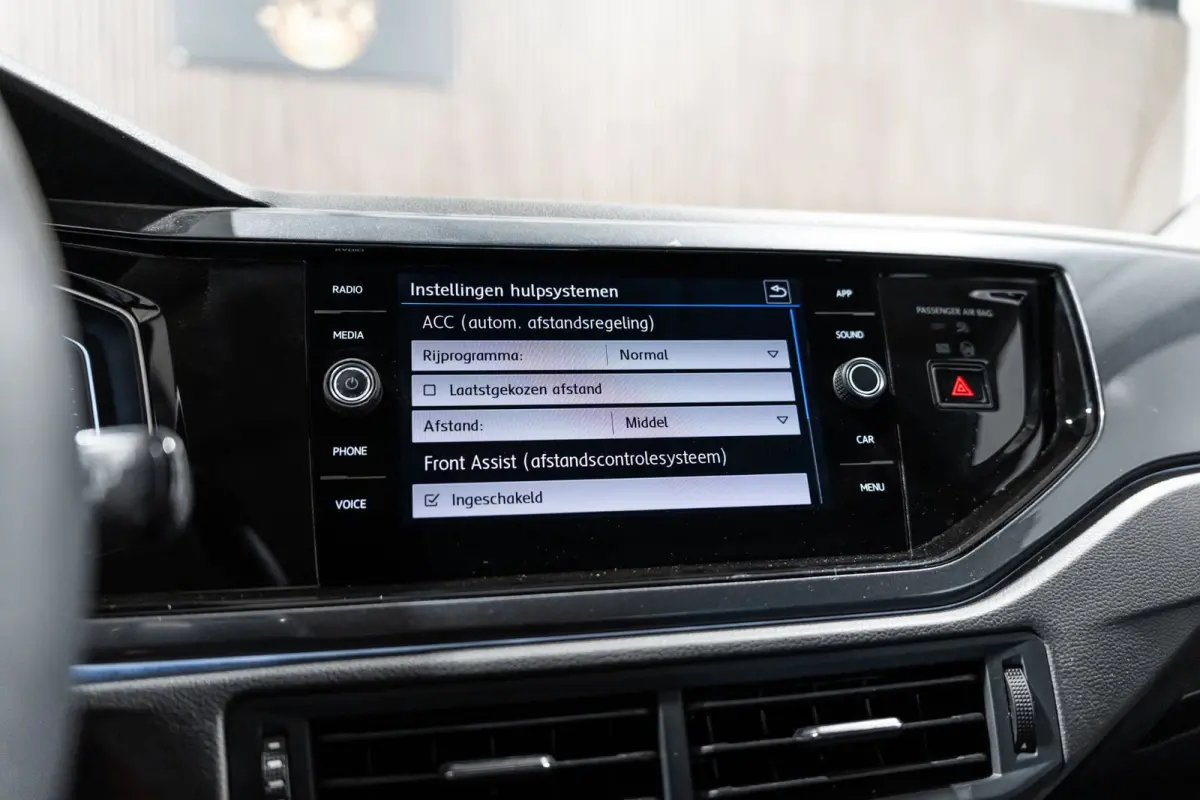 1.0 TSI R-line DSG NAVI CAMERA CRUISE
