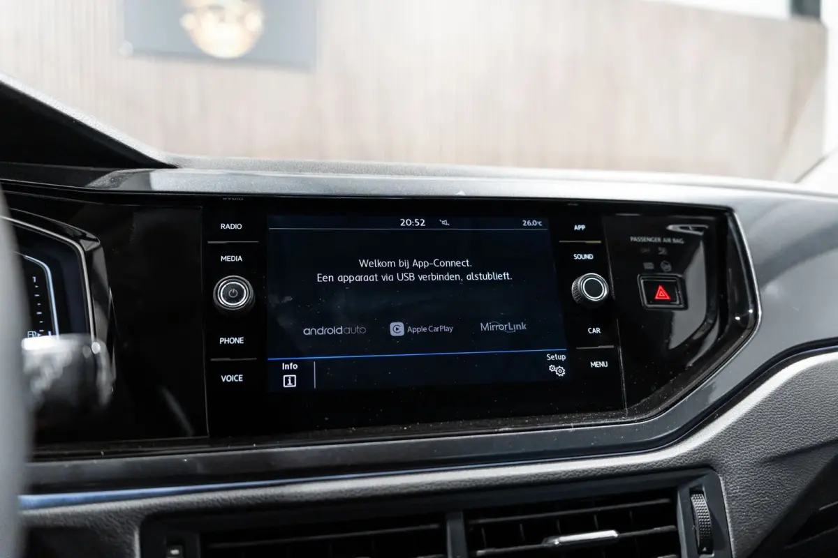 1.0 TSI R-line DSG NAVI CAMERA CRUISE