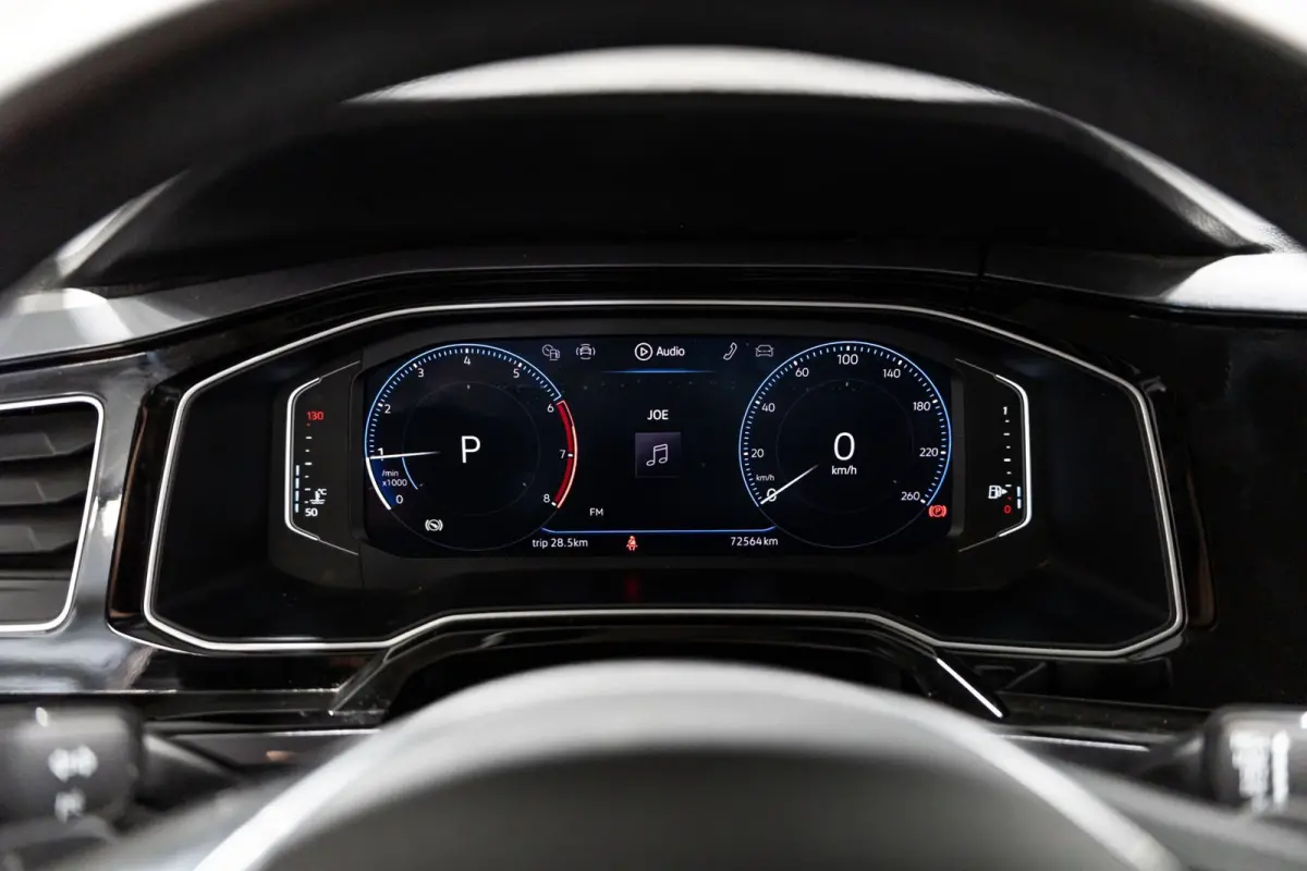 1.0 TSI R-line DSG NAVI CAMERA CRUISE