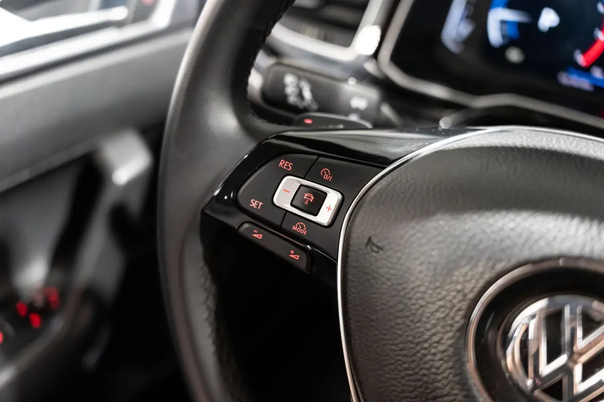 1.0 TSI R-line DSG NAVI CAMERA CRUISE