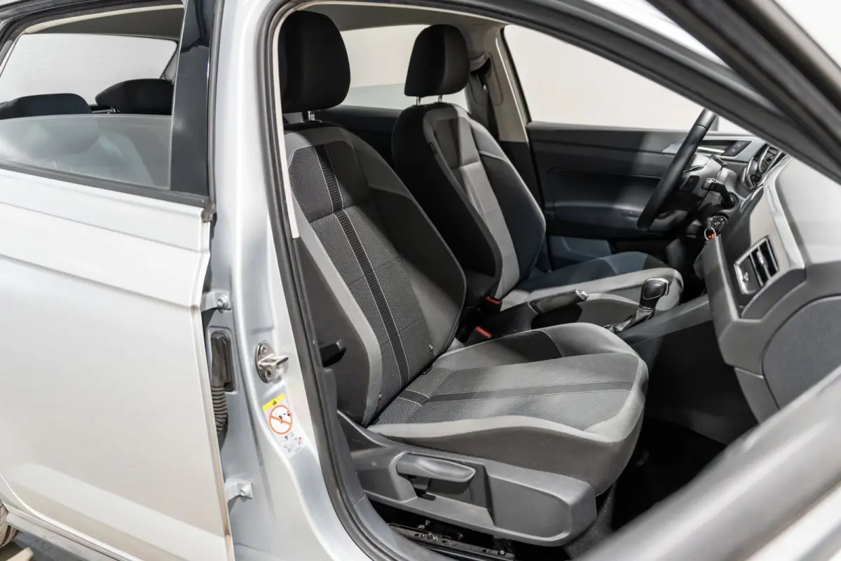 1.0 TSI R-line DSG NAVI CAMERA CRUISE