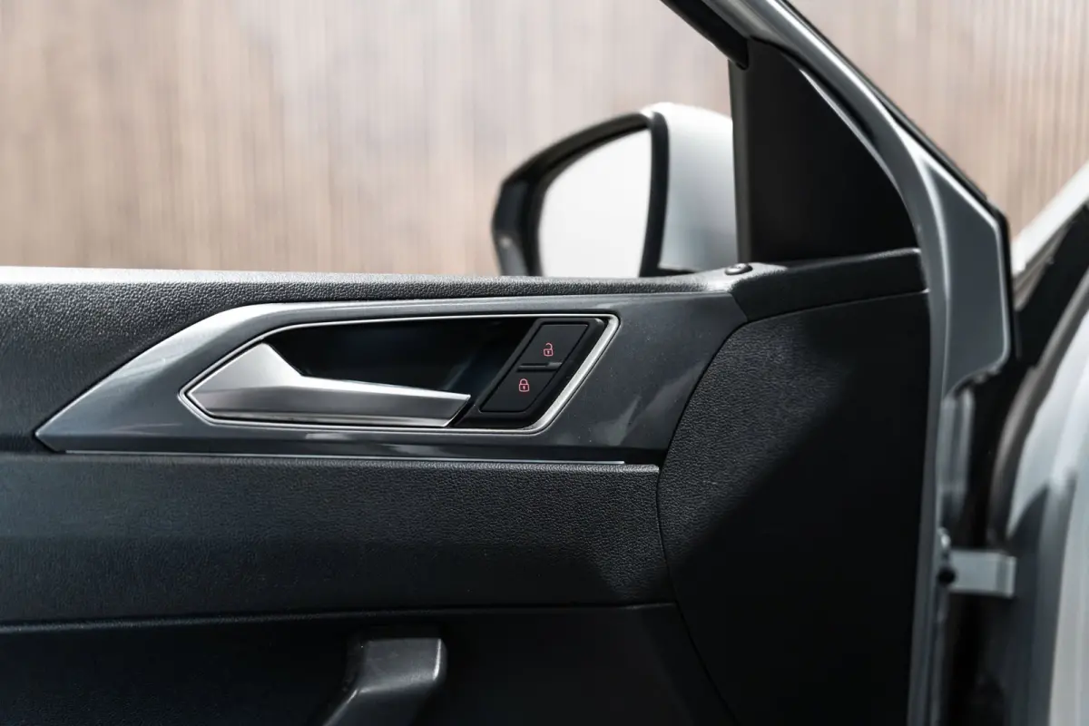 1.0 TSI R-line DSG NAVI CAMERA CRUISE