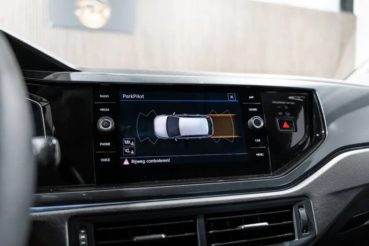 1.0 TSI R-line DSG NAVI CAMERA CRUISE