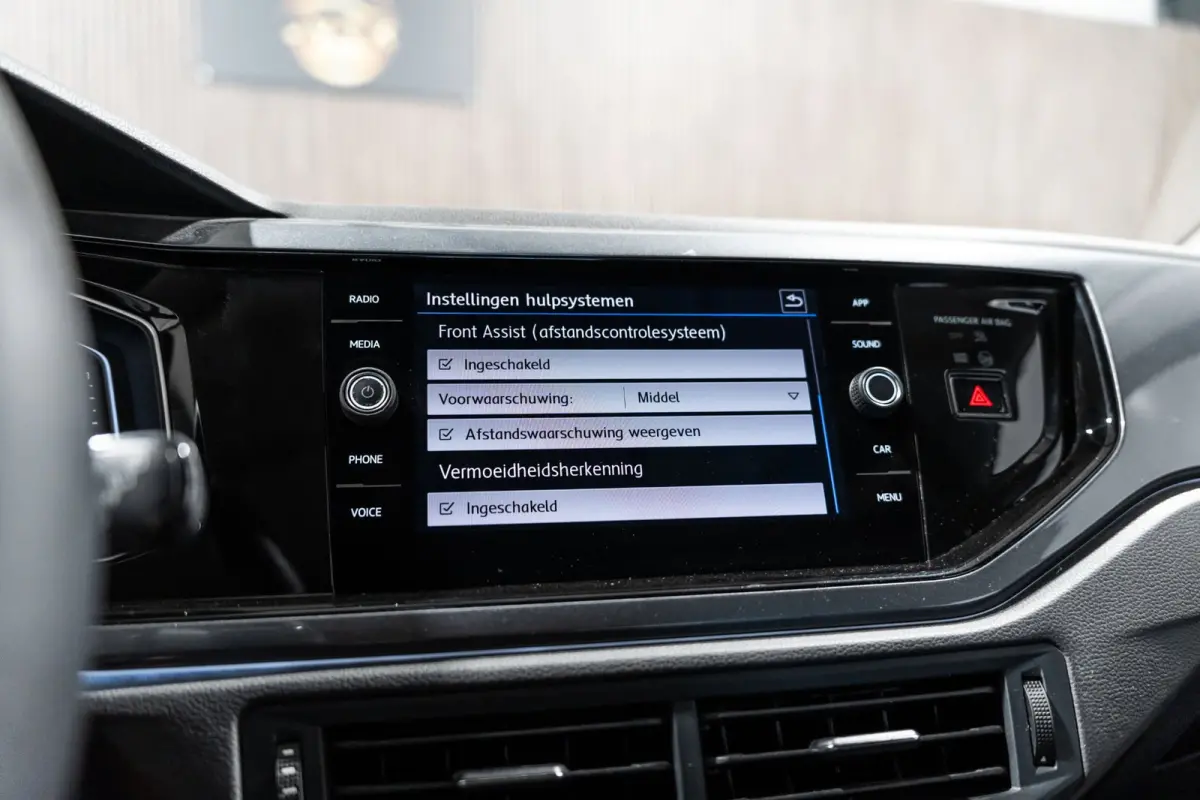 1.0 TSI R-line DSG NAVI CAMERA CRUISE