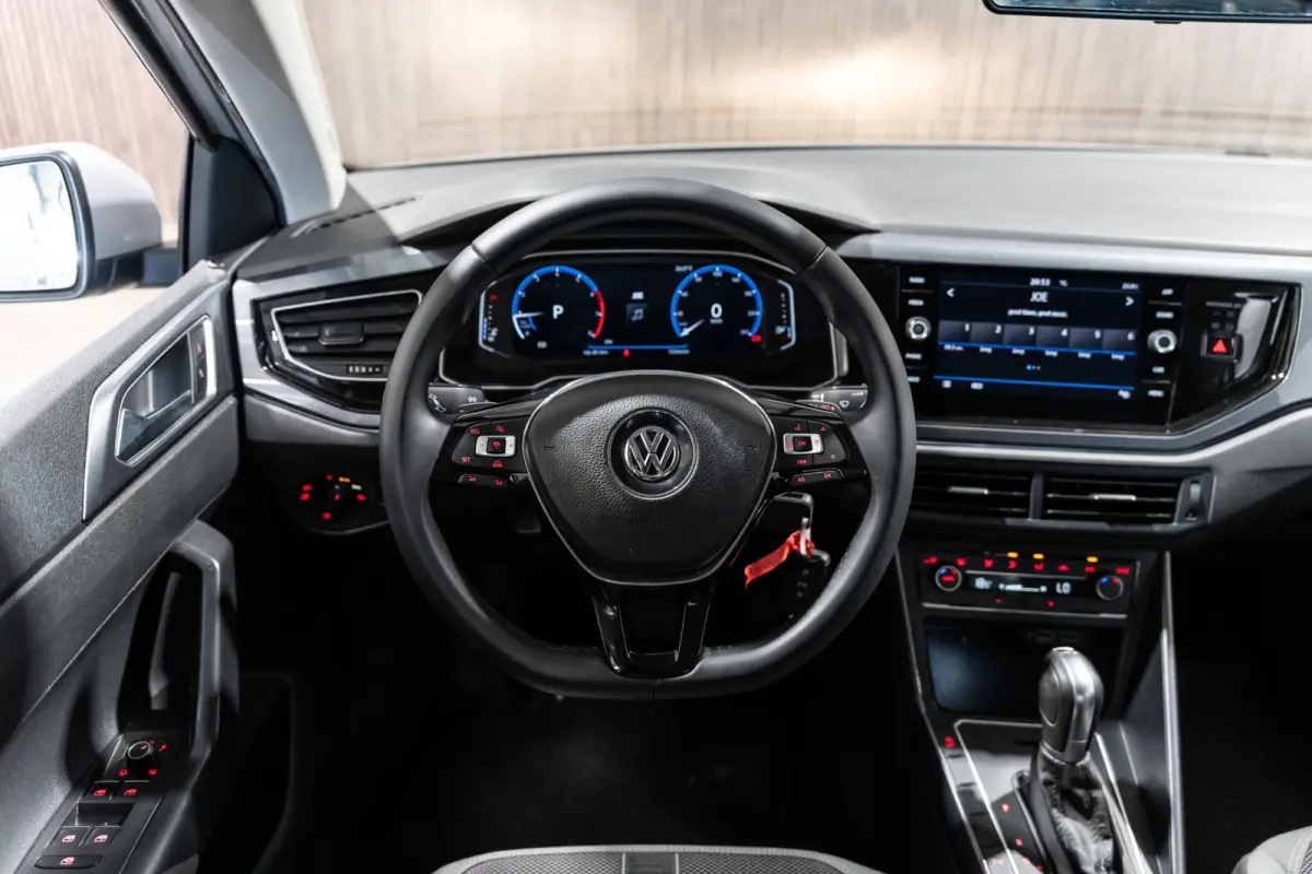 1.0 TSI R-line DSG NAVI CAMERA CRUISE