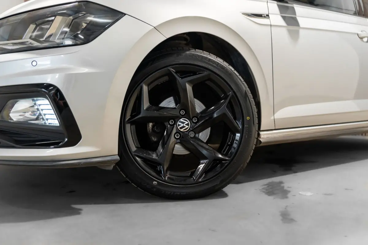 1.0 TSI R-line DSG NAVI CAMERA CRUISE