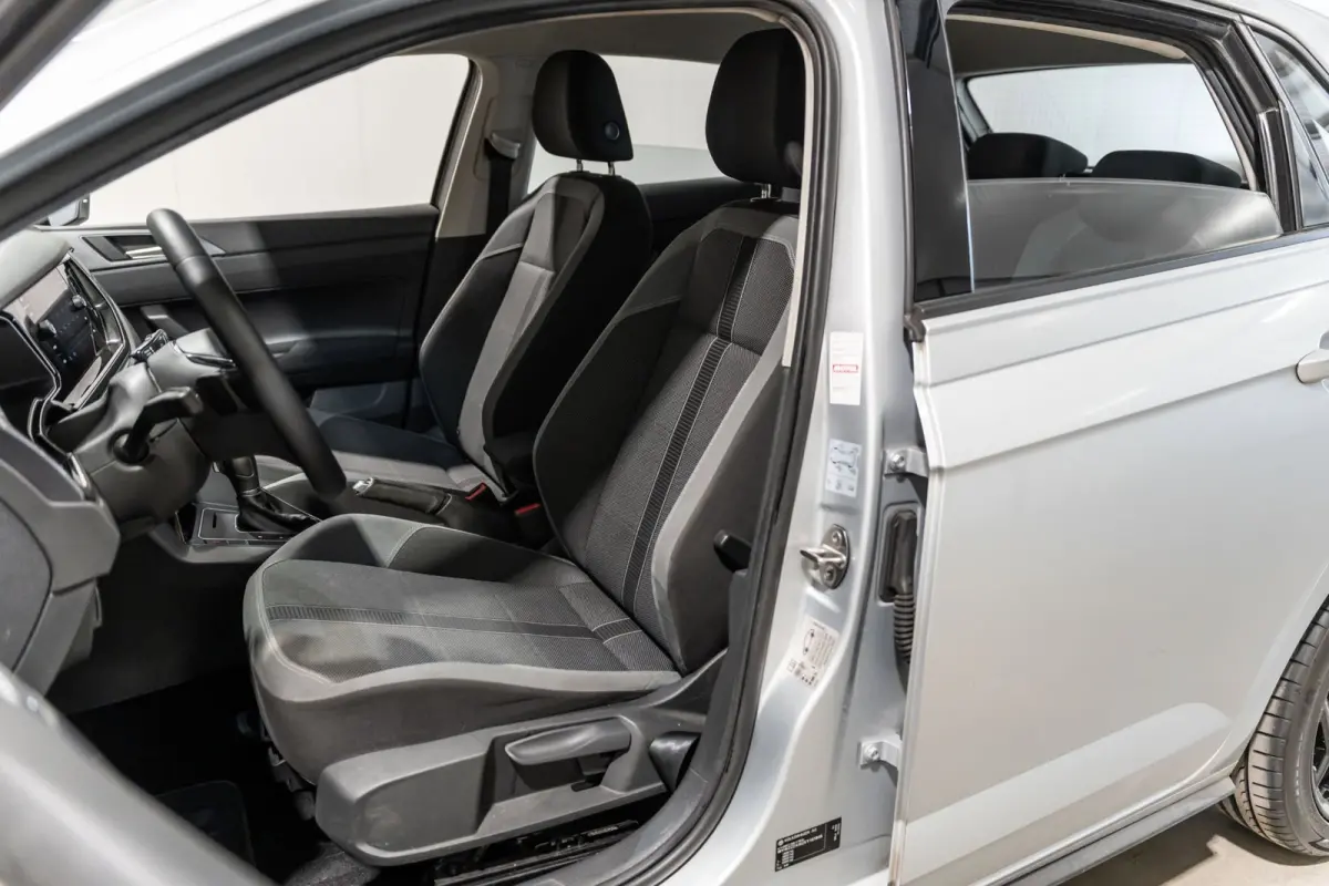1.0 TSI R-line DSG NAVI CAMERA CRUISE