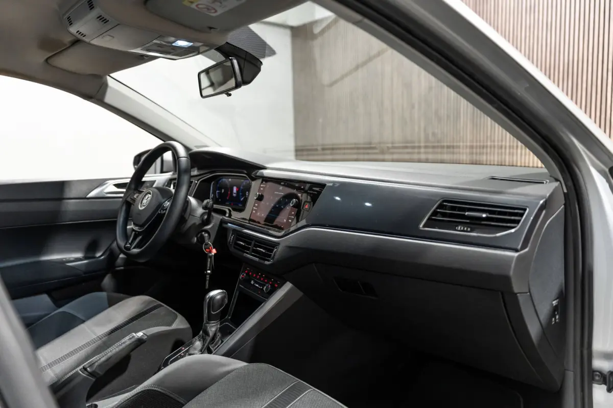 1.0 TSI R-line DSG NAVI CAMERA CRUISE