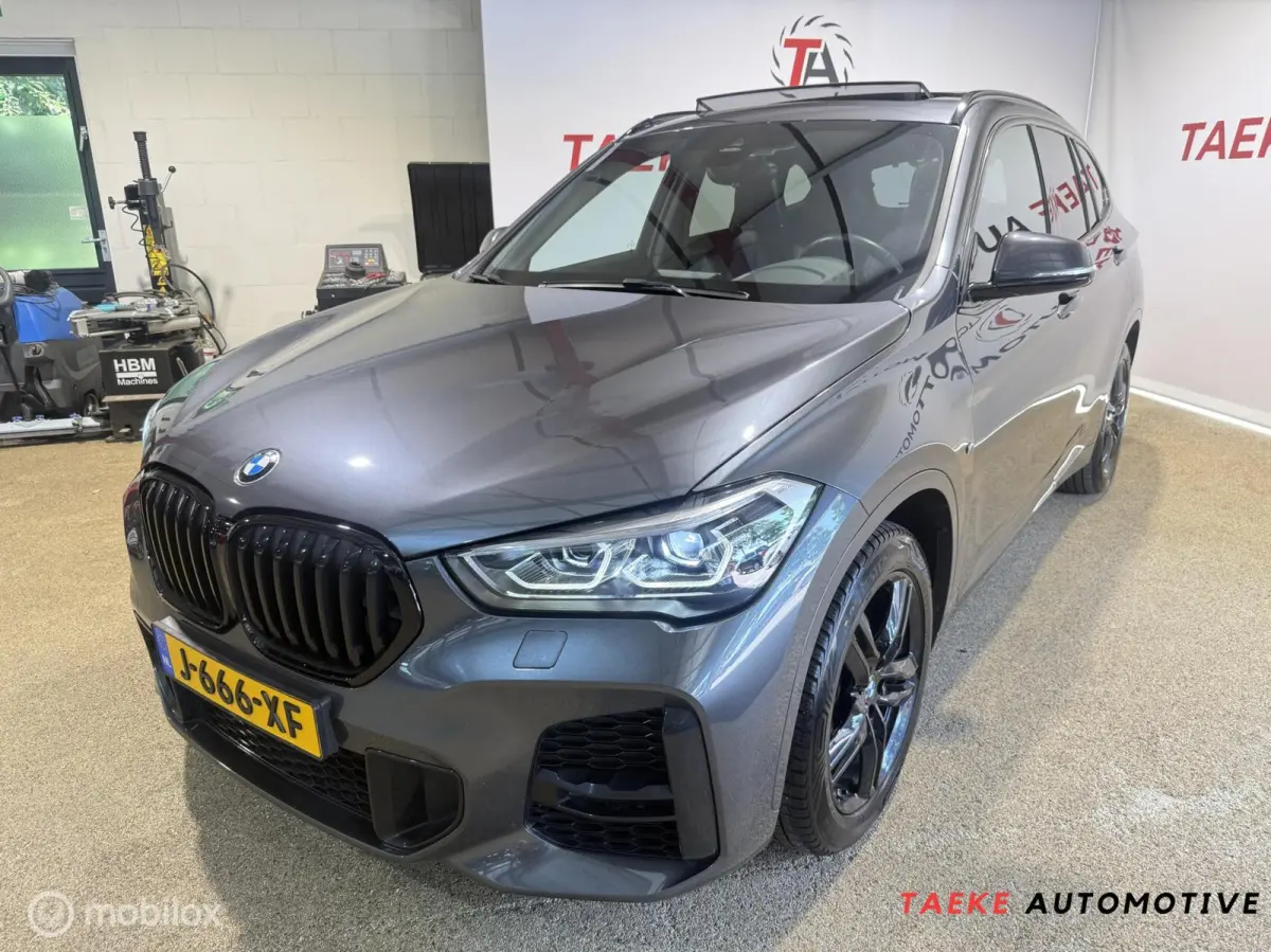 sDrive18i High Executive AUT/PANO/CRUIS/CLIMA/NAVI