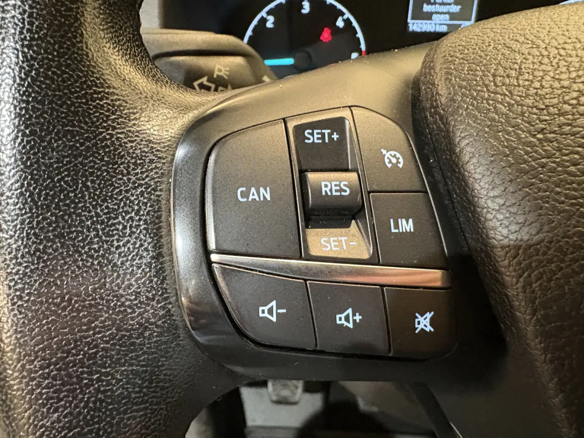340 2.0 TDCI L2H1 Trend 130 PK / Euro 6 / Airco / Cruise Control / Trekhaak / Imperiaal / PDC