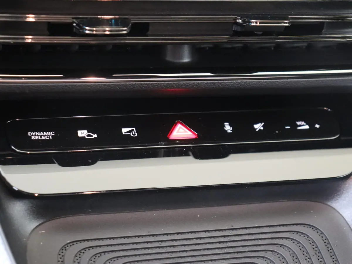200 Business Solution AMG 58 kWh Nightpakket - Carplay - Dodehoek Assistent - Sfeerverlichting - Achteruitrijcamera - Stoelverwarming