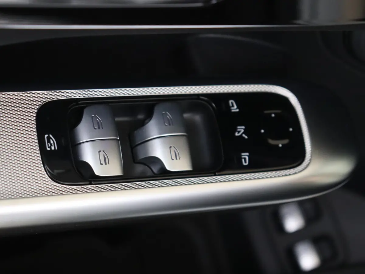 4MATIC Business Solution Luxury Carplay - Stoelverwarming - Achteruitrijcamera - 19 Inch - Elektrische Spiegels