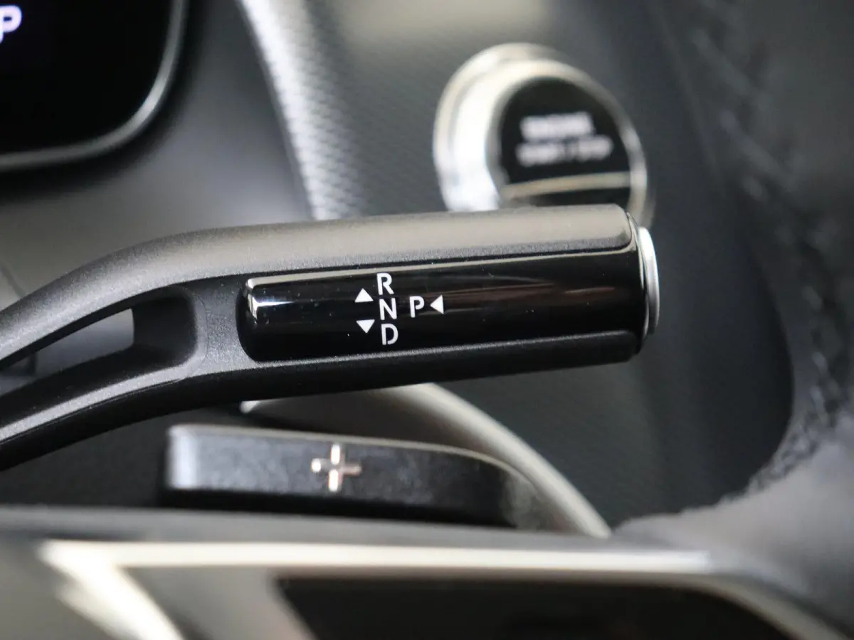 4MATIC Business Solution Luxury Carplay - Stoelverwarming - Achteruitrijcamera - 19 Inch - Elektrische Spiegels