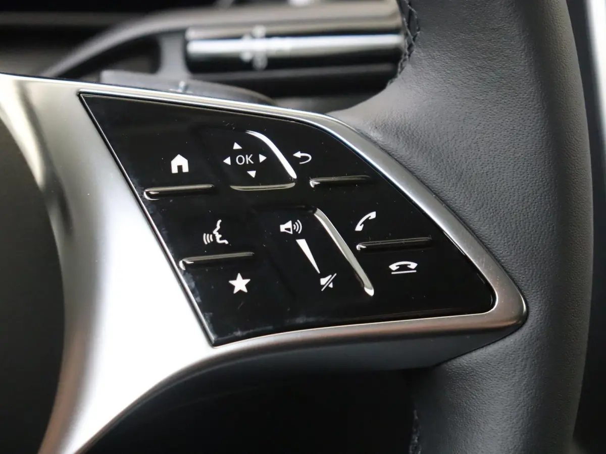 4MATIC Business Solution Luxury Carplay - Stoelverwarming - Achteruitrijcamera - 19 Inch - Elektrische Spiegels