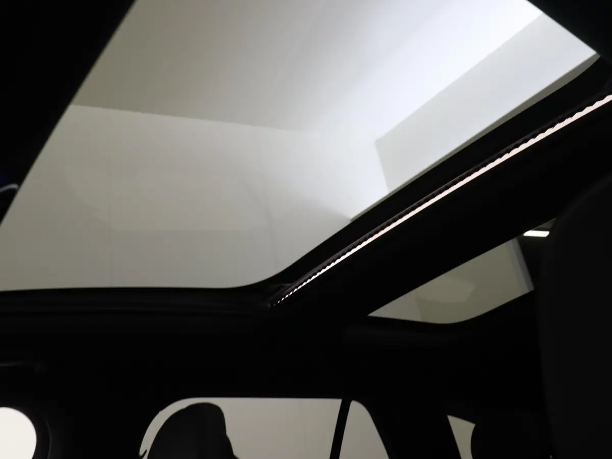 300 e Sport Edition Premium Plus - Leder - Luchtvering - Rijassistentie Pakket Plus - Nightpakket - 20 Inch