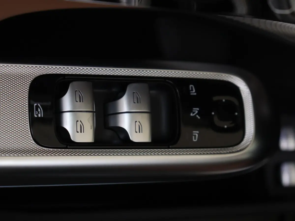 300 e Sport Edition / Premium Plus/ AMG/ Night/ 20 inch/ Burmester 4D/ Head Up