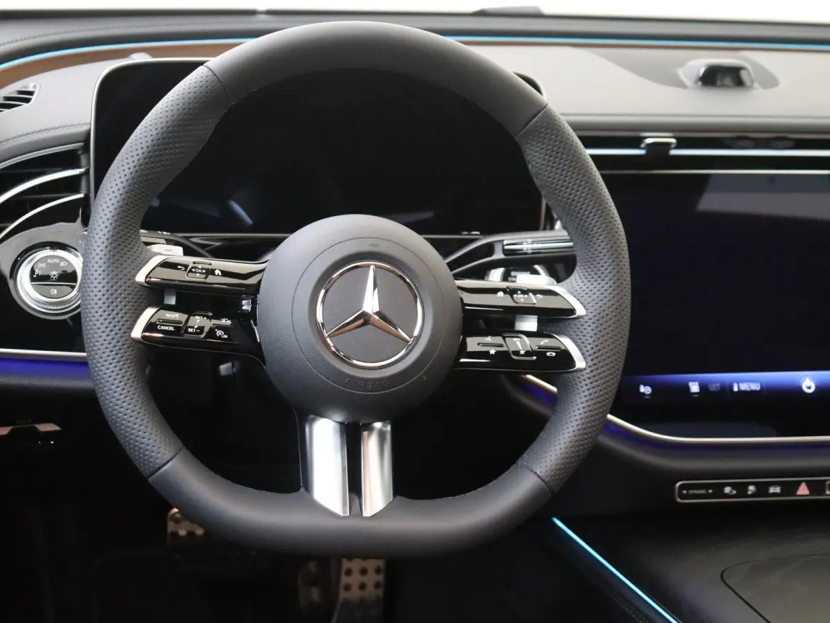 300 e Sport Edition / Premium Plus/ AMG/ Night/ 20 inch/ Burmester 4D/ Head Up