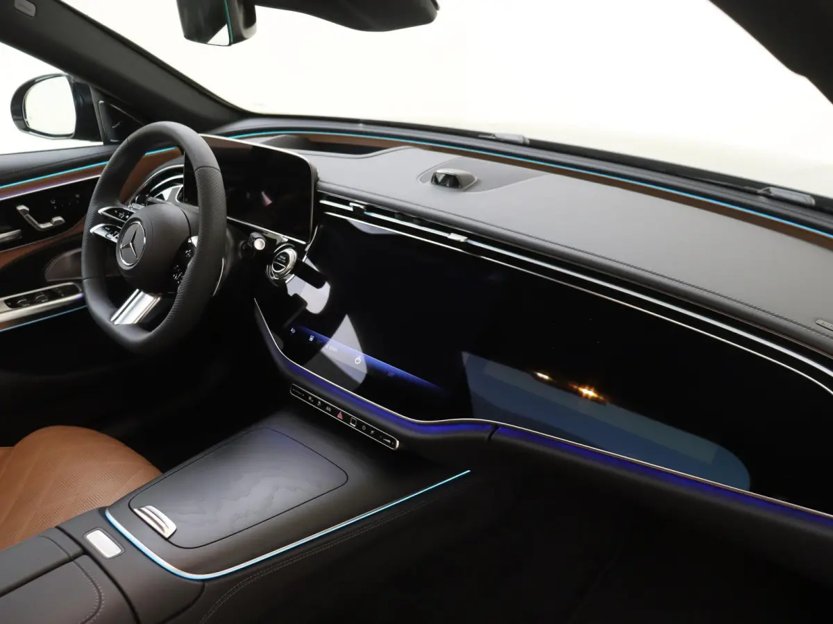 300 e Sport Edition / Premium Plus/ AMG/ Night/ 20 inch/ Burmester 4D/ Head Up