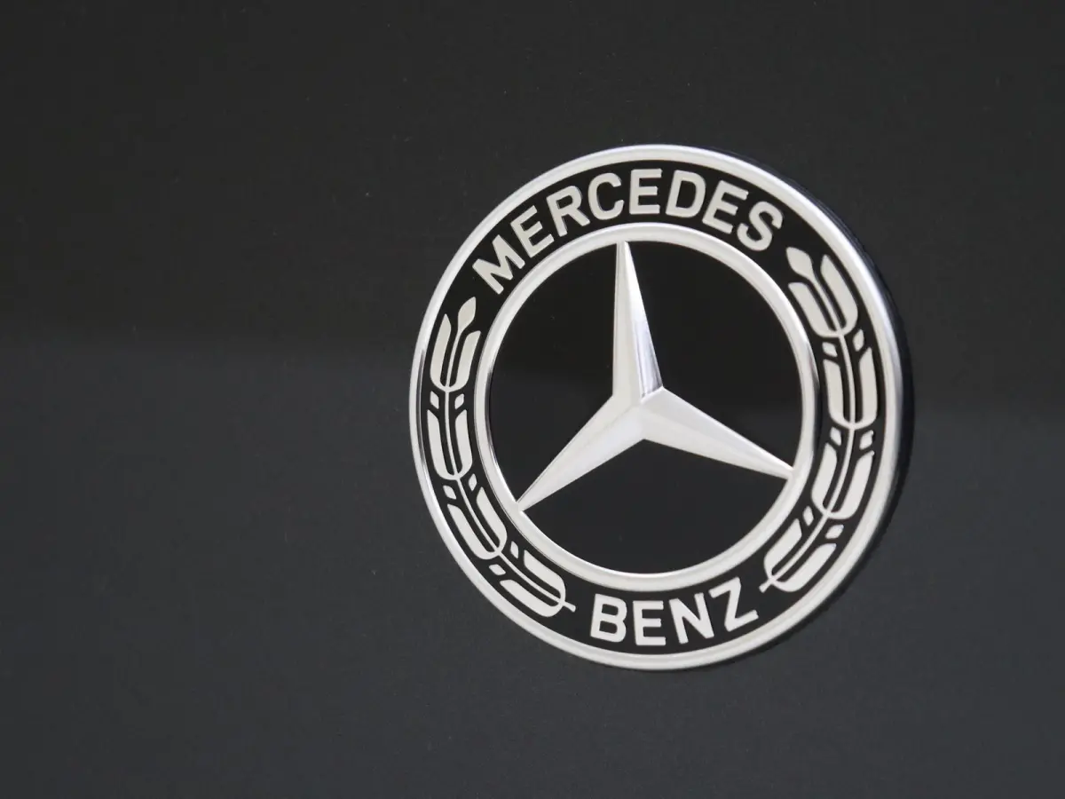 300 e Sport Edition / Premium Plus/ AMG/ Night/ 20 inch/ Burmester 4D/ Head Up