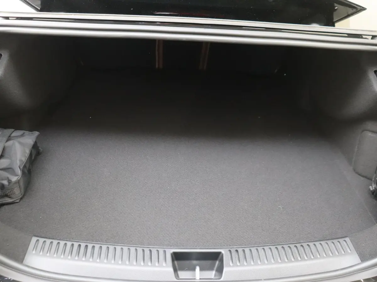 300 e Sport Edition / Premium Plus/ AMG/ Night/ 20 inch/ Burmester 4D/ Head Up