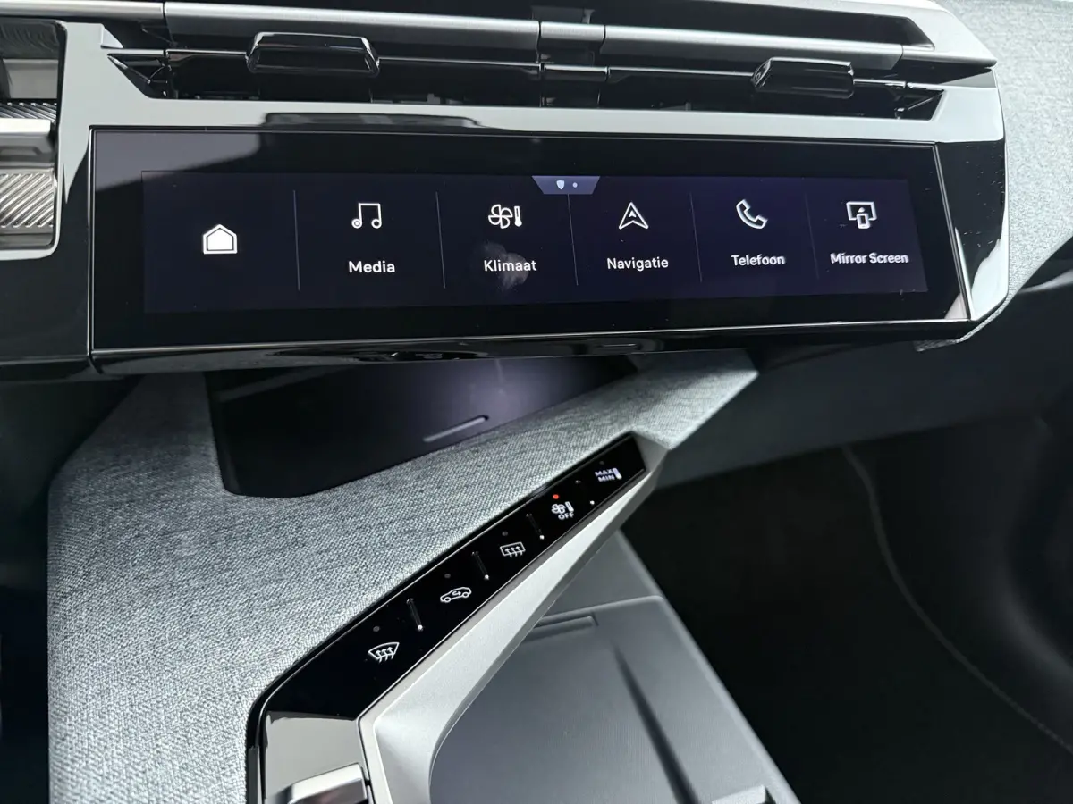 | Voorraad Voordeel € 6700 | GT Exclusive | Adaptieve cruise control met Stop&Go functie | Elektrische parkeerrem | Extra getinte achterste zijruiten en achterruit