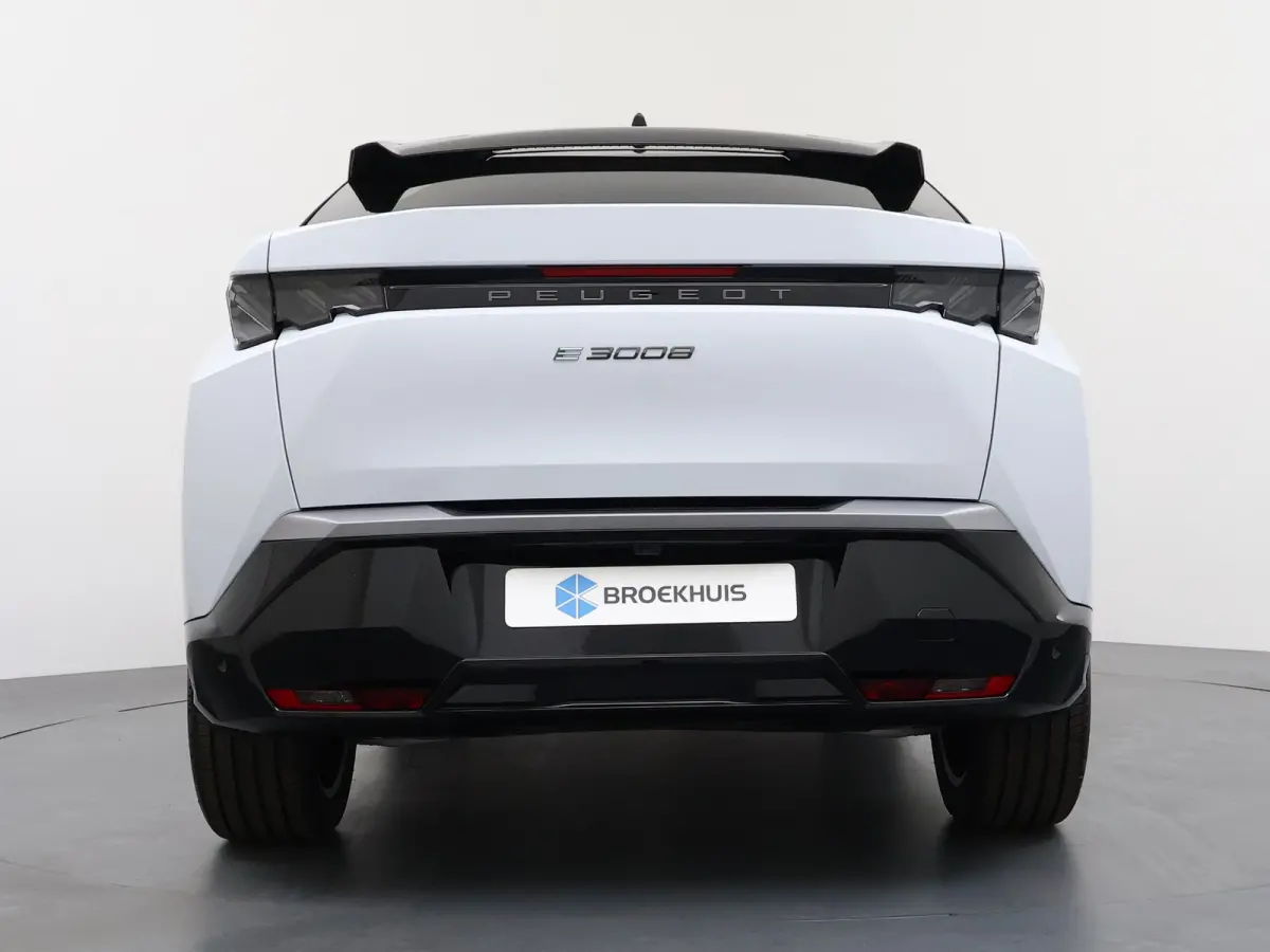 | Voorraad Voordeel € 6700 | GT Exclusive | Adaptieve cruise control met Stop&Go functie | Elektrische parkeerrem | Extra getinte achterste zijruiten en achterruit