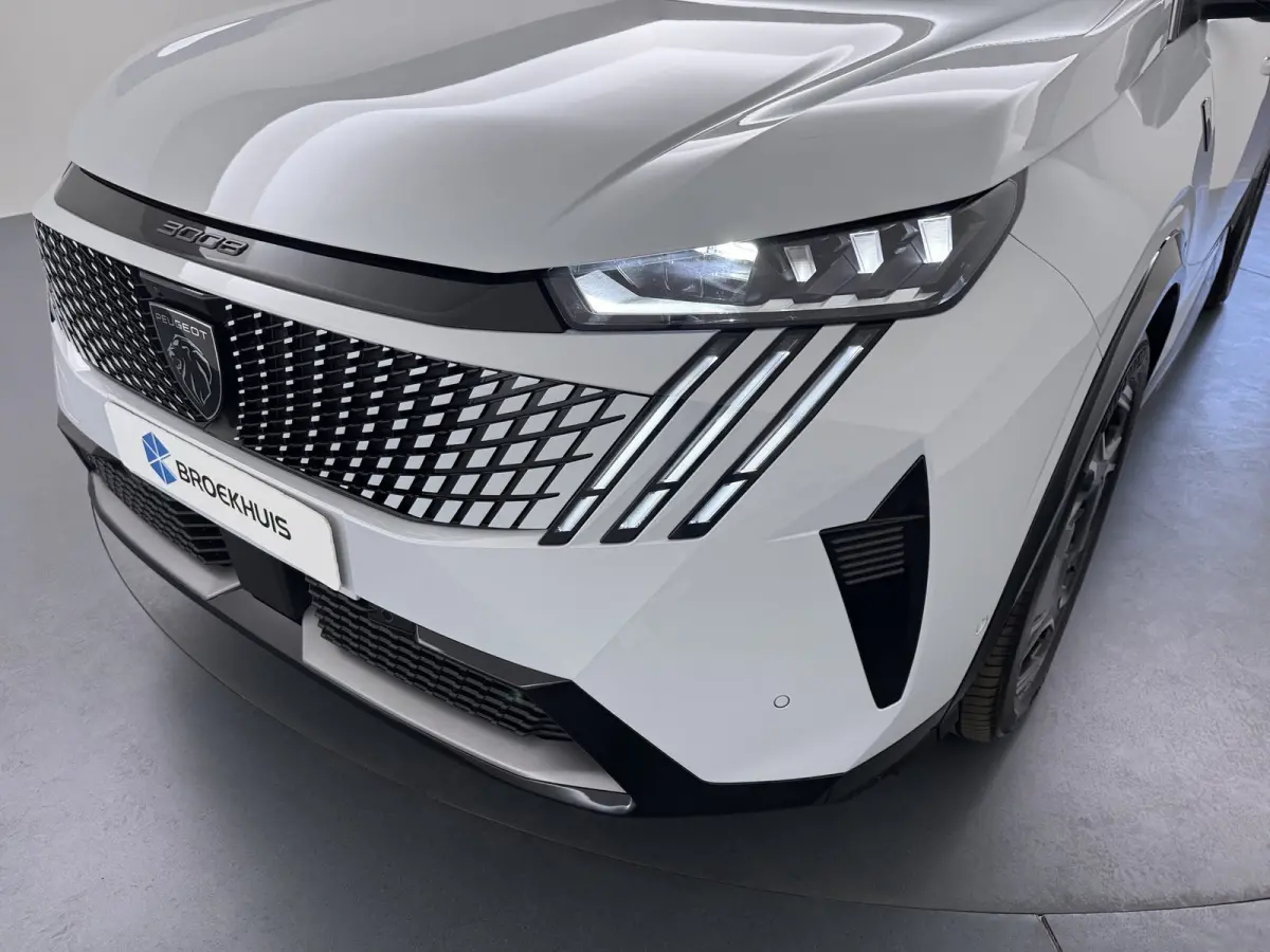 | Voorraad Voordeel € 6700 | GT Exclusive | Adaptieve cruise control met Stop&Go functie | Elektrische parkeerrem | Extra getinte achterste zijruiten en achterruit