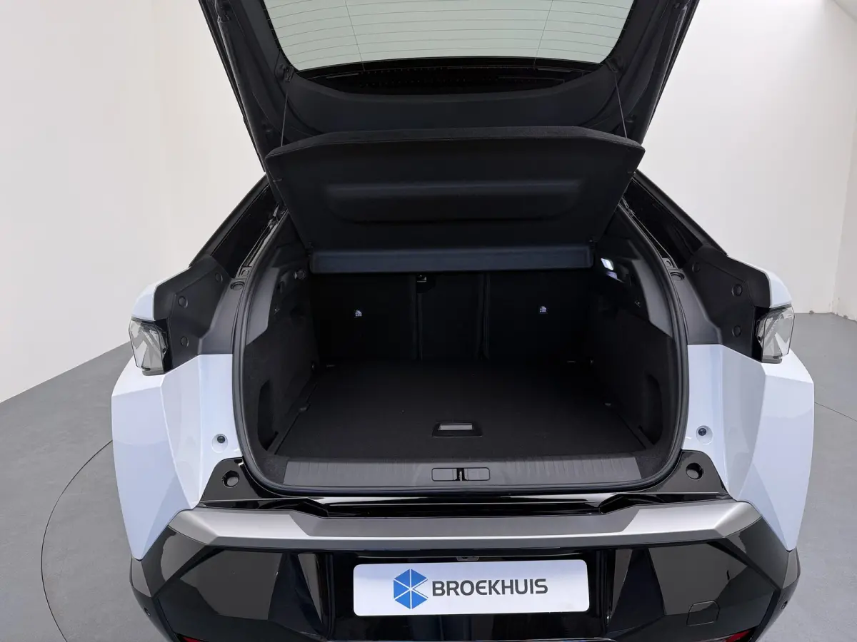 | Voorraad Voordeel € 6700 | GT Exclusive | Adaptieve cruise control met Stop&Go functie | Elektrische parkeerrem | Extra getinte achterste zijruiten en achterruit