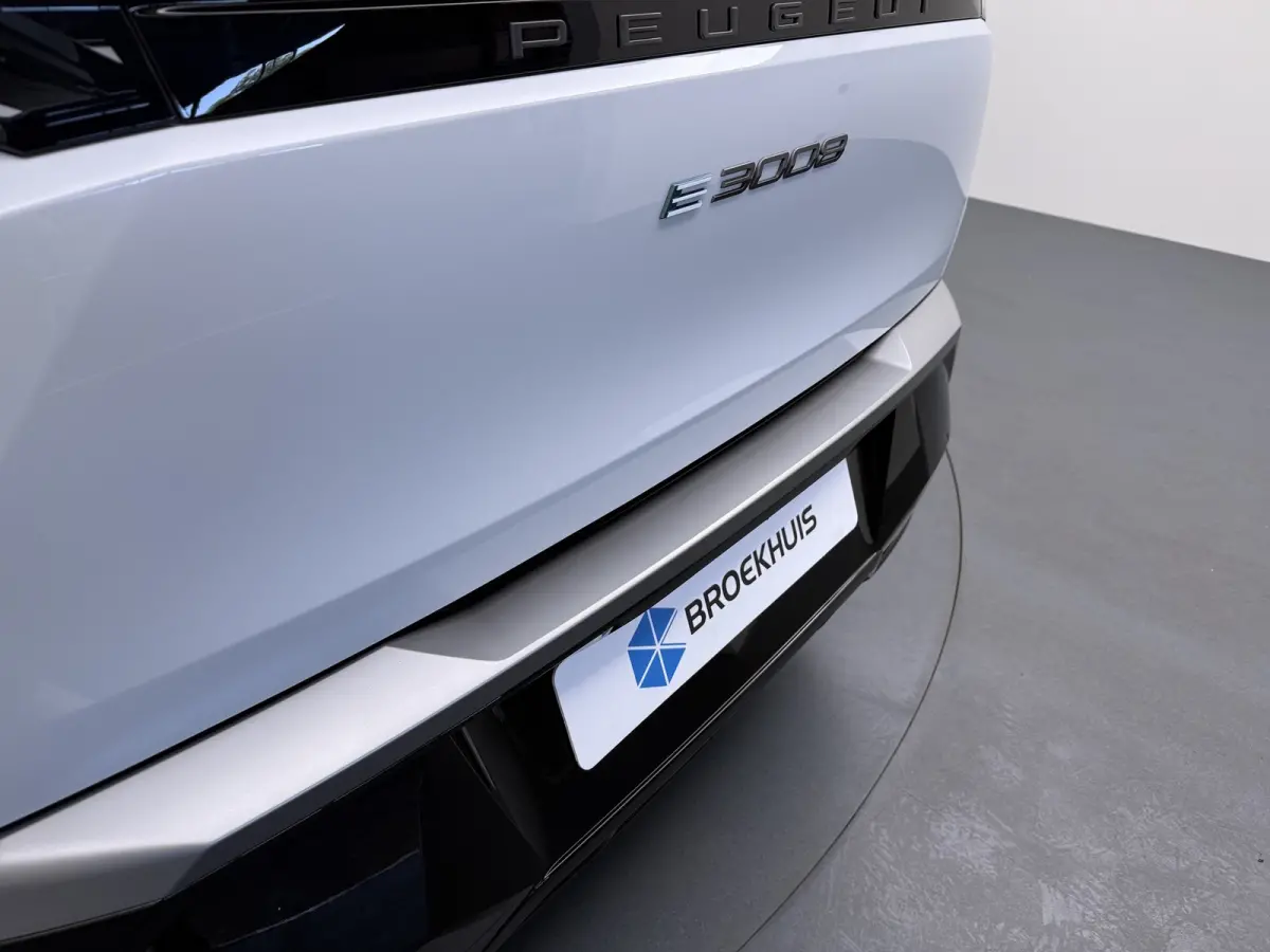 | Voorraad Voordeel € 6700 | GT Exclusive | Adaptieve cruise control met Stop&Go functie | Elektrische parkeerrem | Extra getinte achterste zijruiten en achterruit