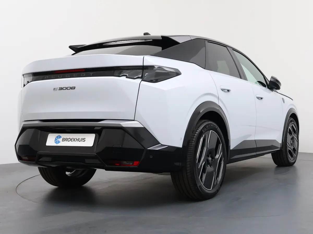 | Voorraad Voordeel € 6700 | GT Exclusive | Adaptieve cruise control met Stop&Go functie | Elektrische parkeerrem | Extra getinte achterste zijruiten en achterruit