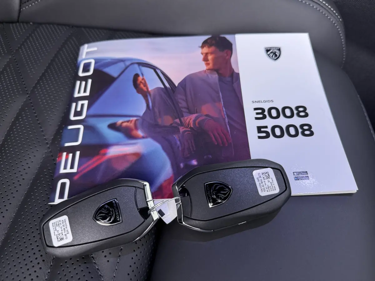 | Voorraad Voordeel € 6700 | GT Exclusive | Adaptieve cruise control met Stop&Go functie | Elektrische parkeerrem | Extra getinte achterste zijruiten en achterruit