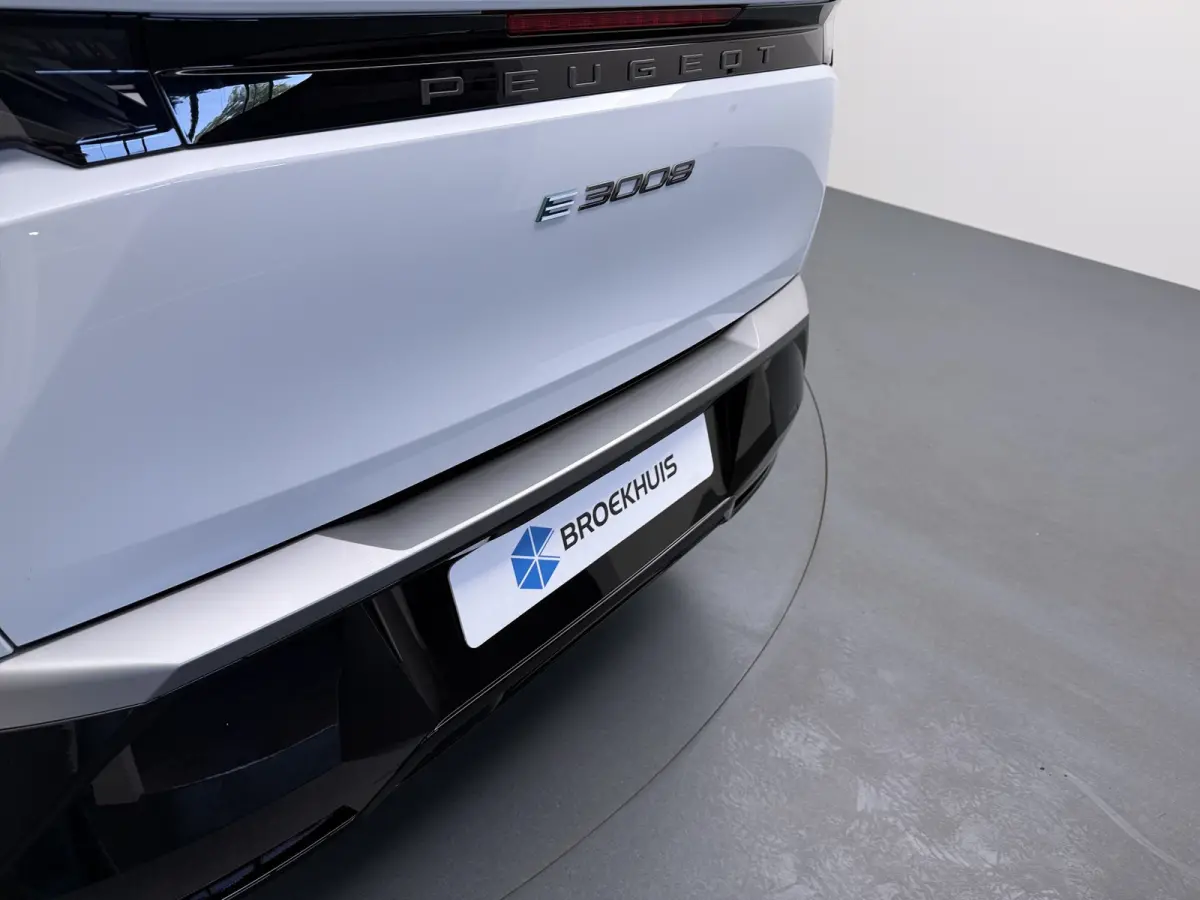 | Voorraad Voordeel € 6700 | GT Exclusive | Adaptieve cruise control met Stop&Go functie | Elektrische parkeerrem | Extra getinte achterste zijruiten en achterruit