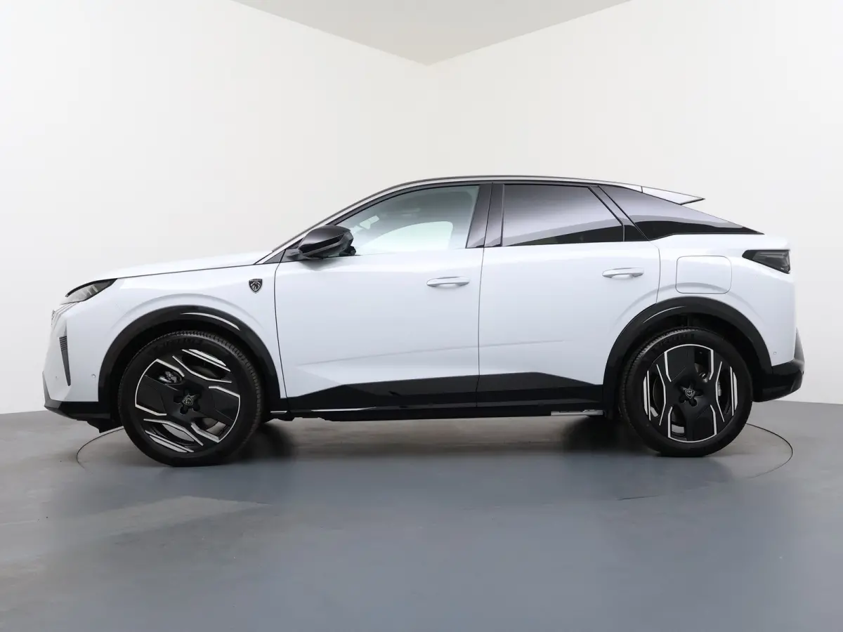 | Voorraad Voordeel € 6700 | GT Exclusive | Adaptieve cruise control met Stop&Go functie | Elektrische parkeerrem | Extra getinte achterste zijruiten en achterruit