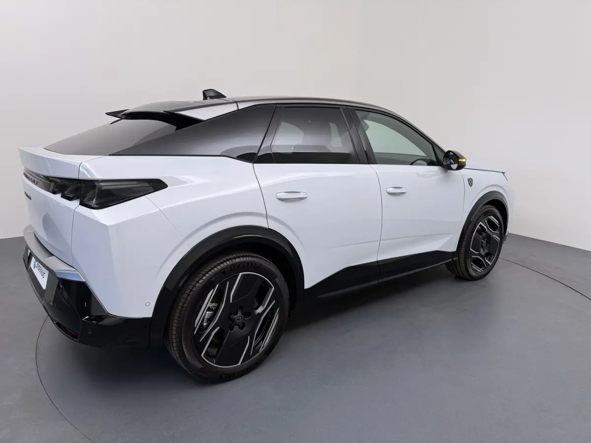 | Voorraad Voordeel € 6700 | GT Exclusive | Adaptieve cruise control met Stop&Go functie | Elektrische parkeerrem | Extra getinte achterste zijruiten en achterruit
