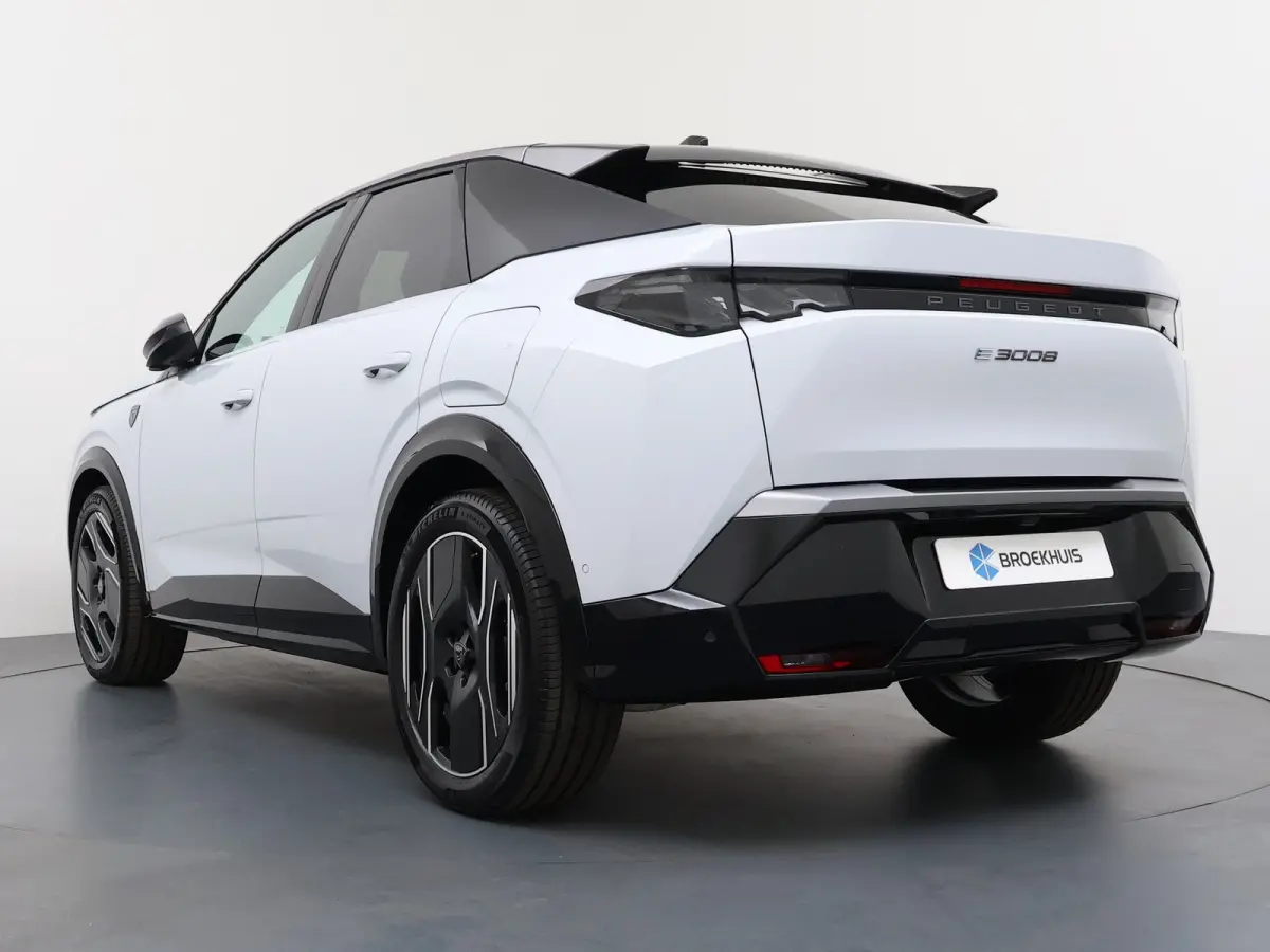 | Voorraad Voordeel € 6700 | GT Exclusive | Adaptieve cruise control met Stop&Go functie | Elektrische parkeerrem | Extra getinte achterste zijruiten en achterruit