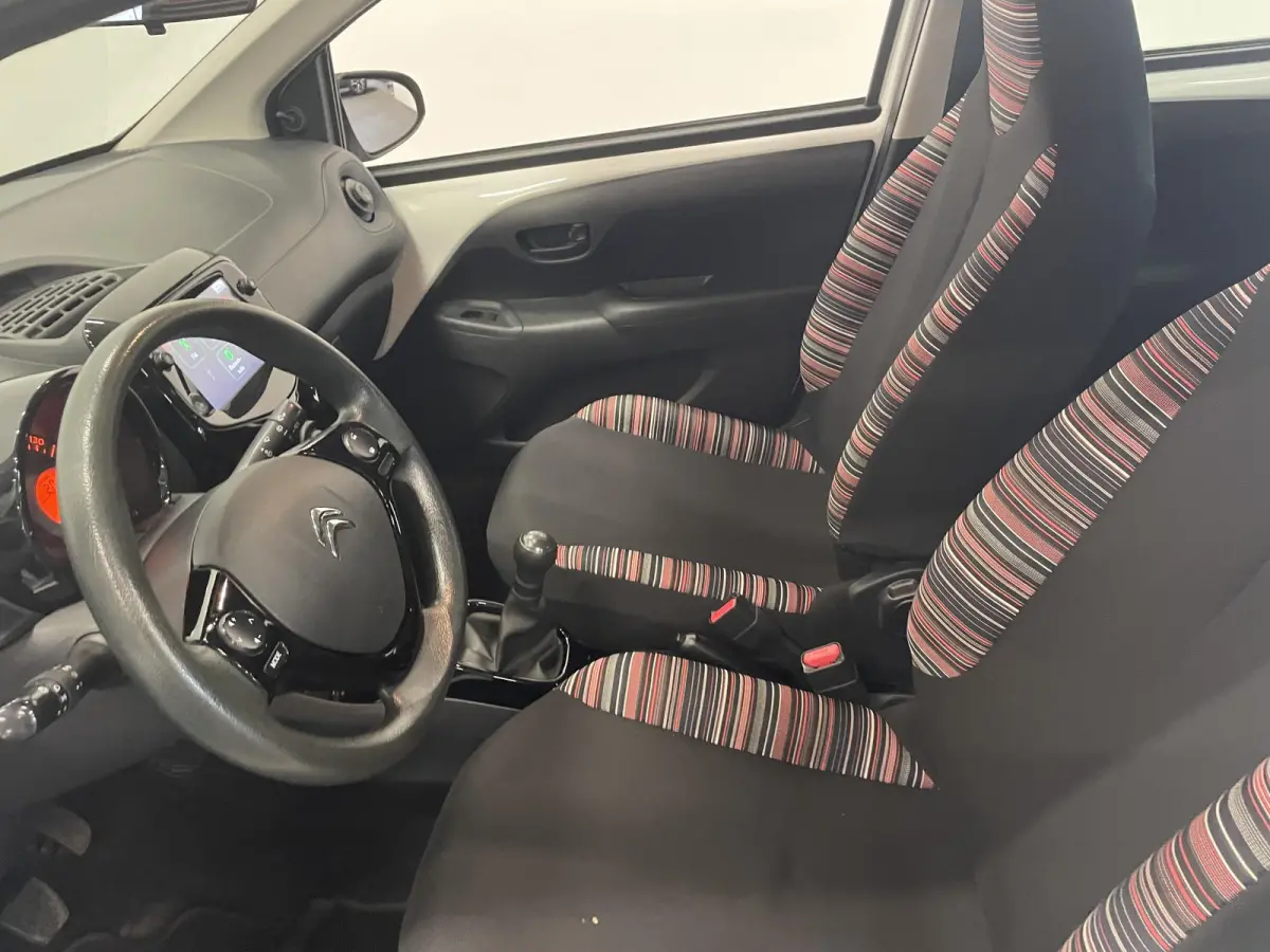 1.0 VTi Feel Airco Carplay Navigatie Achteruitrijcamera Techno Pack