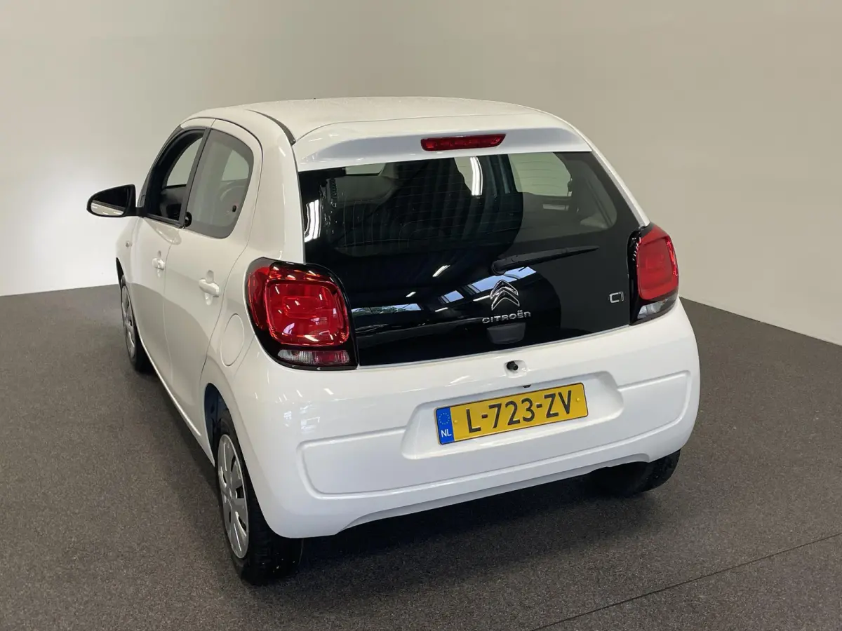 1.0 VTi Feel Airco Carplay Navigatie Achteruitrijcamera Techno Pack