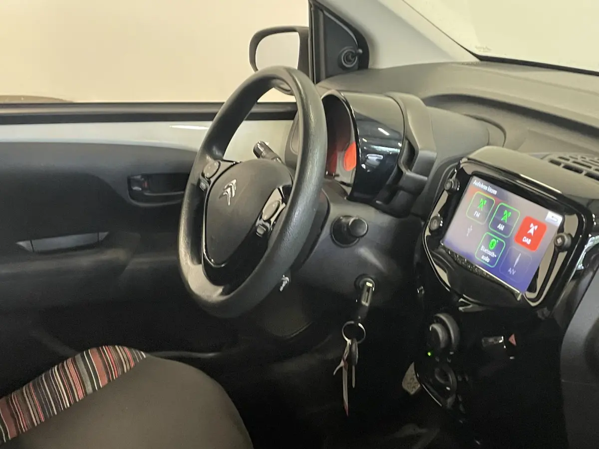 1.0 VTi Feel Airco Carplay Navigatie Achteruitrijcamera Techno Pack