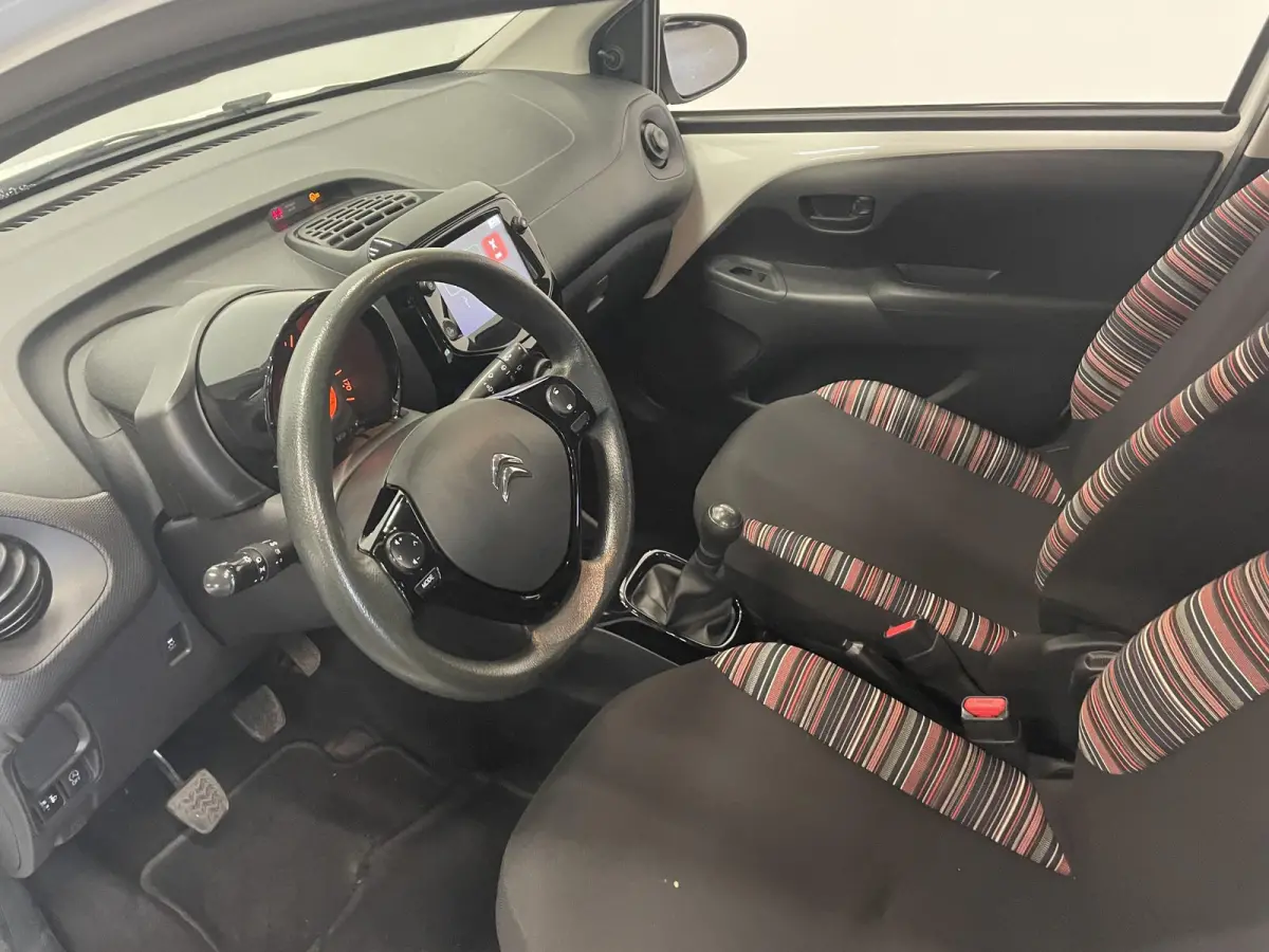 1.0 VTi Feel Airco Carplay Navigatie Achteruitrijcamera Techno Pack