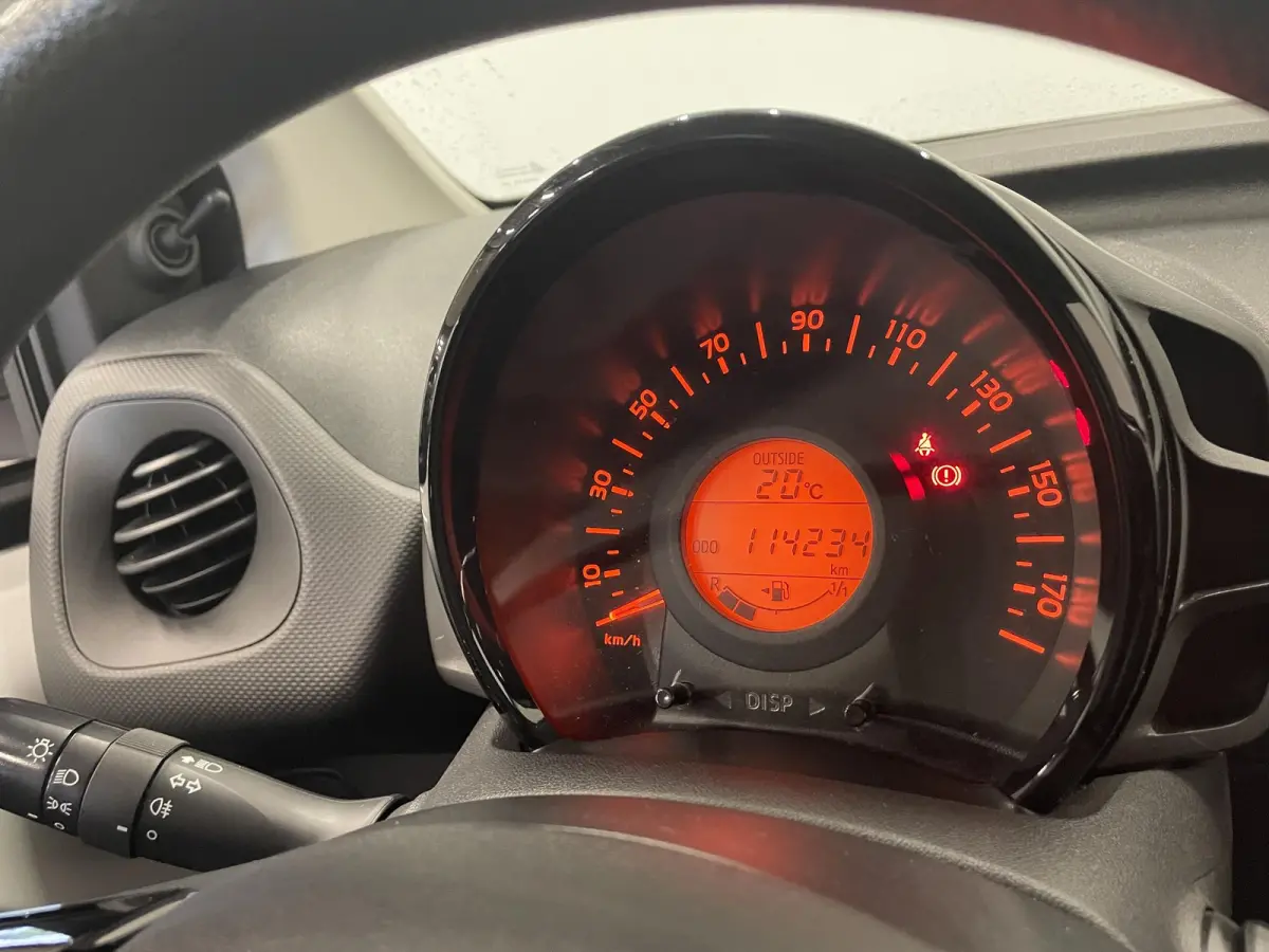 1.0 VTi Feel Airco Carplay Navigatie Achteruitrijcamera Techno Pack