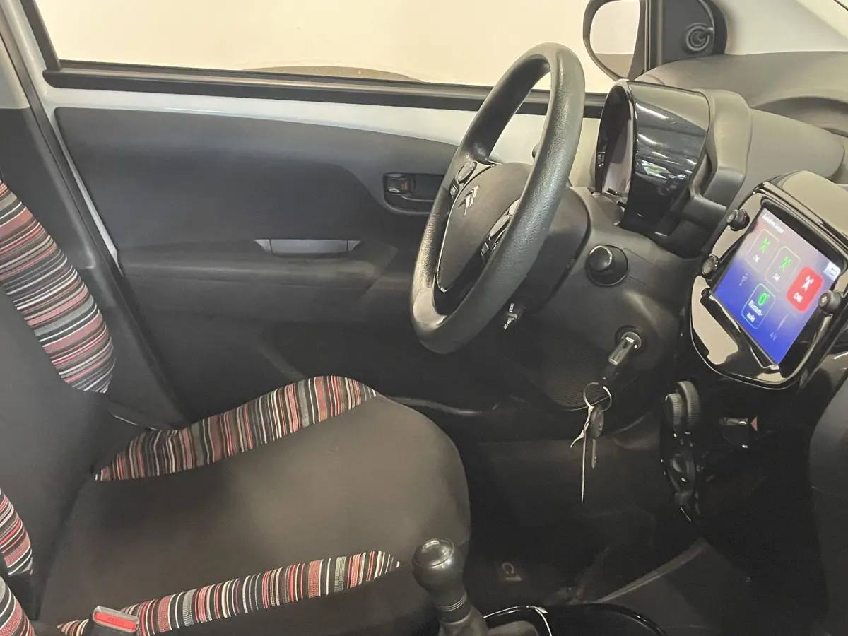 1.0 VTi Feel Airco Carplay Navigatie Achteruitrijcamera Techno Pack