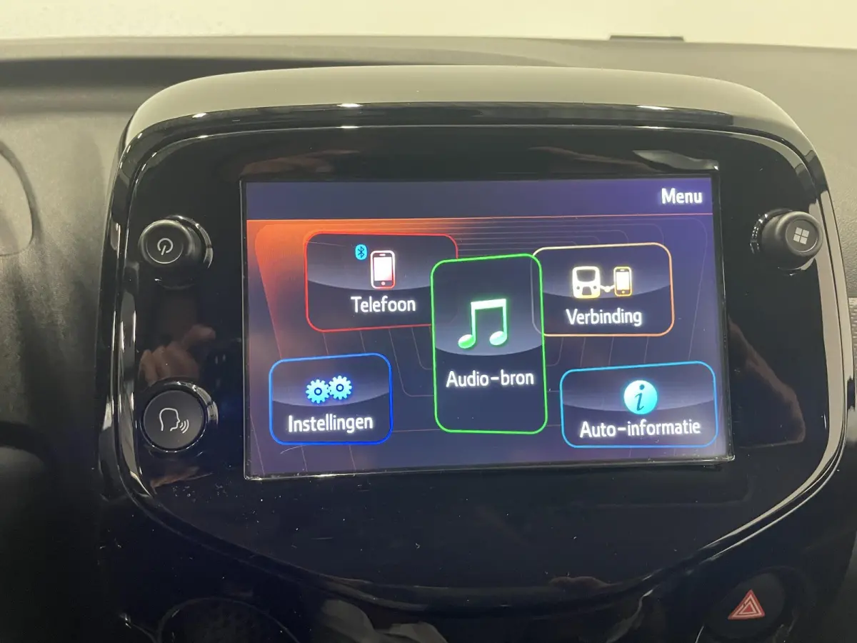 1.0 VTi Feel Airco Carplay Navigatie Achteruitrijcamera Techno Pack