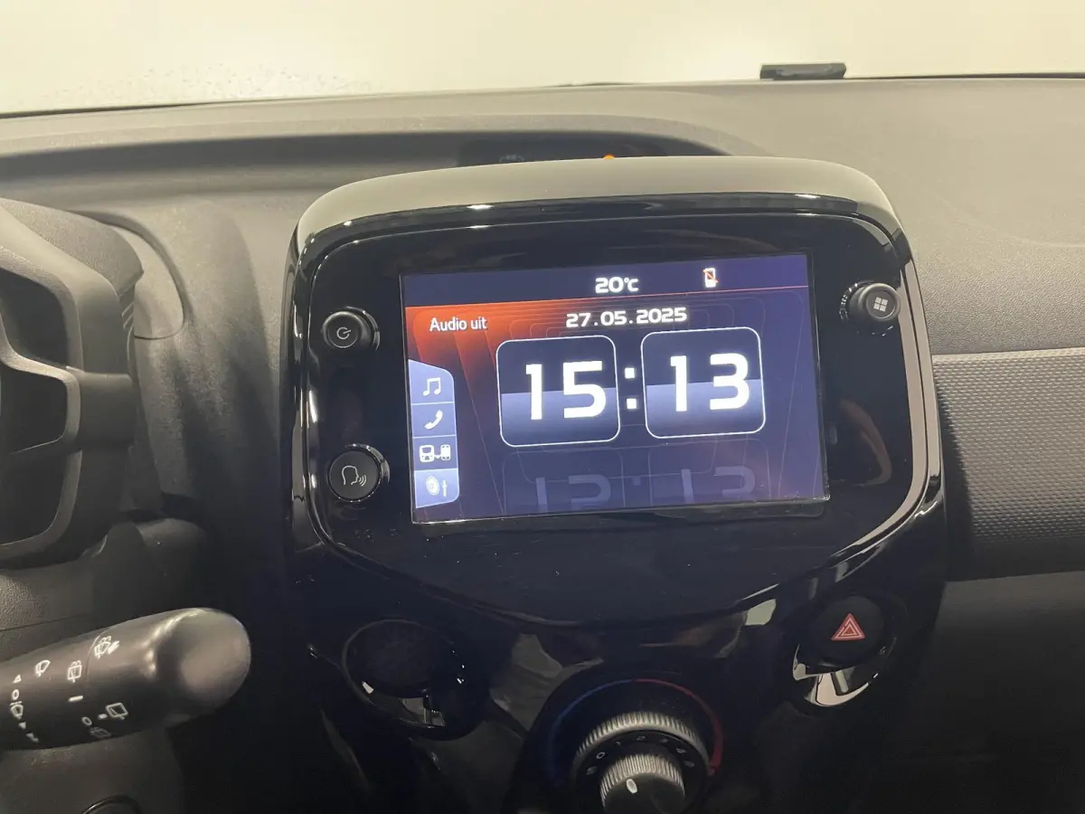 1.0 VTi Feel Airco Carplay Navigatie Achteruitrijcamera Techno Pack