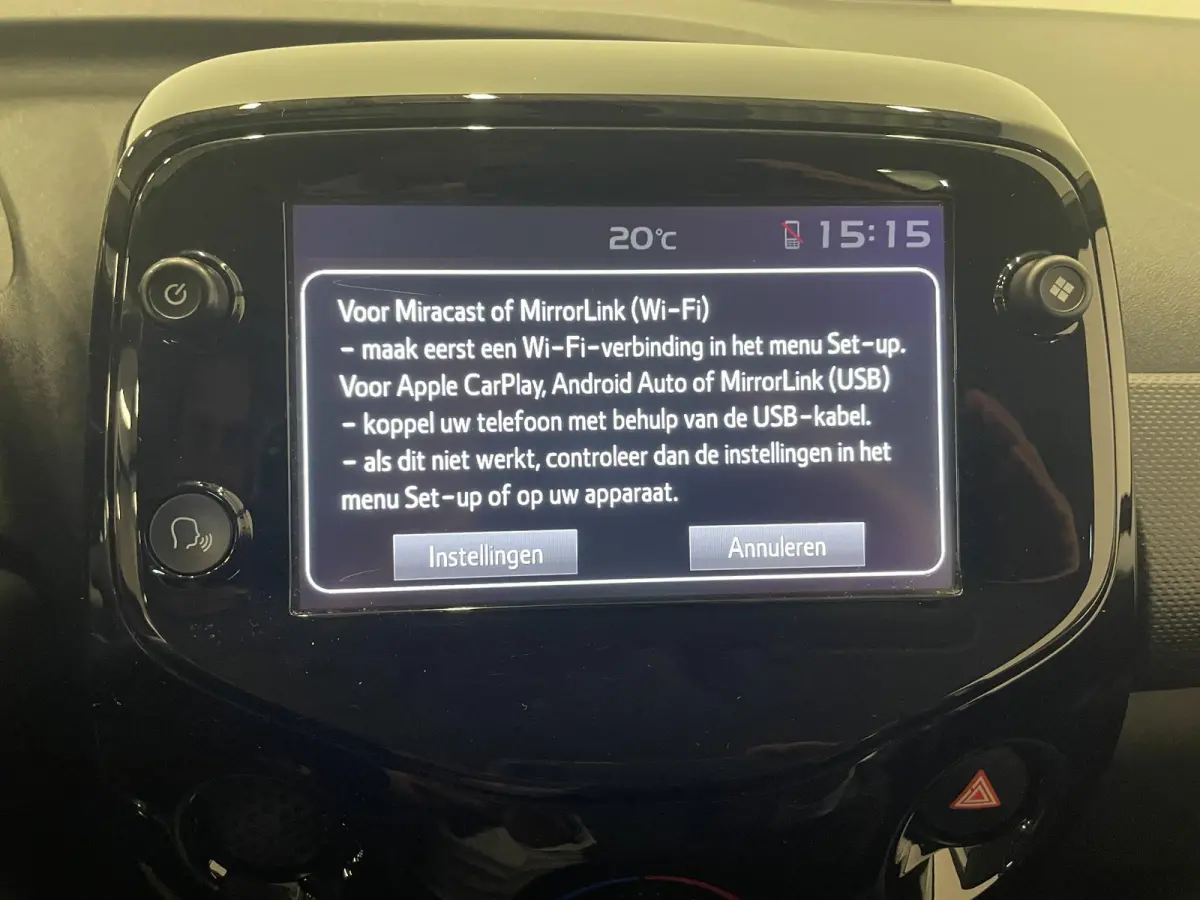 1.0 VTi Feel Airco Carplay Navigatie Achteruitrijcamera Techno Pack